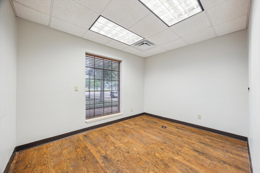 More Photos Of 1501 N Amburn Rd, Texas City Medical For Sale