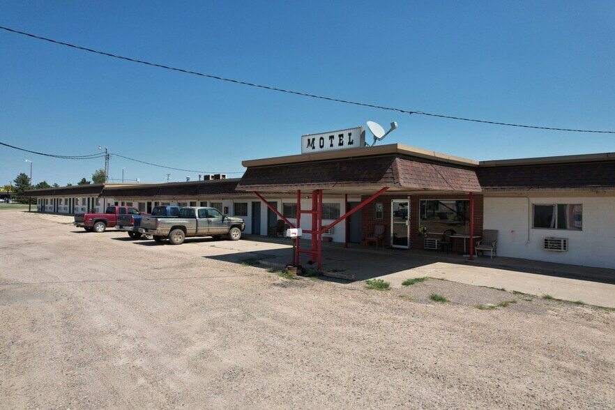 More Photos Of 1202 Castle Rock St, Quinter Hotel For Sale