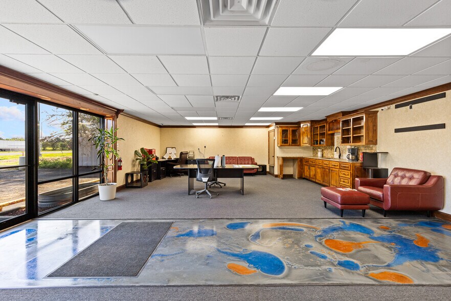 More Photos Of 3698 E Marshall Ave, Longview Warehouse For Lease