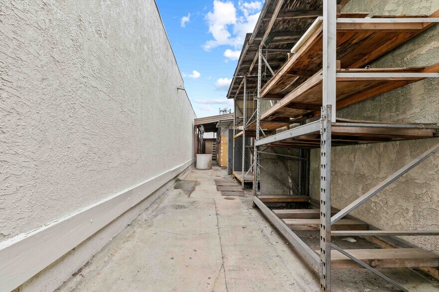 More Photos Of 6835 Tujunga Ave, North Hollywood Warehouse For Lease