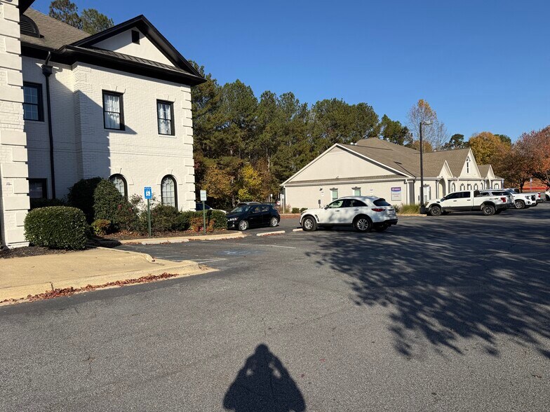 More Photos Of 203 Woodpark Pl, Woodstock Medical For Lease