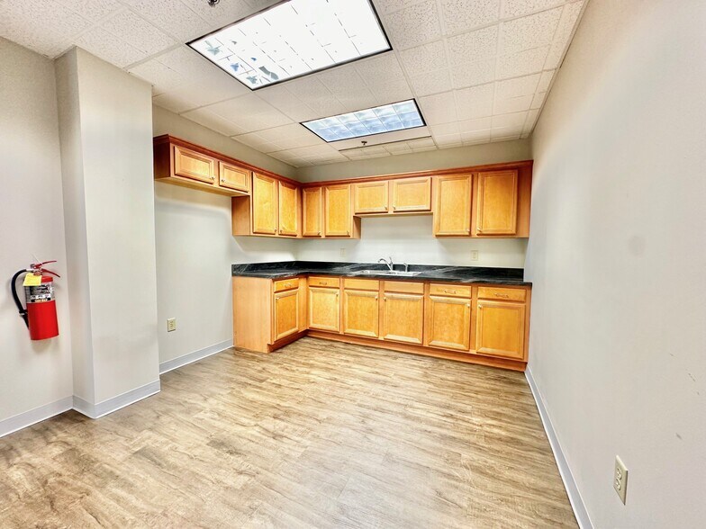 More Photos Of 8001 Broadway, Merrillville Office For Lease