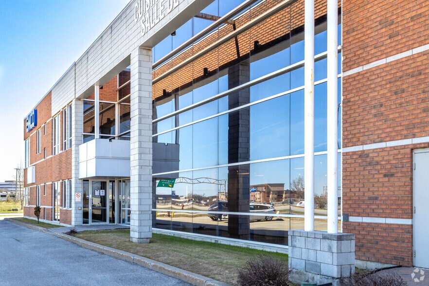 More Photos Of 3700-3720 Des Laurentides (A-15) Desste O, Laval Flex For Lease