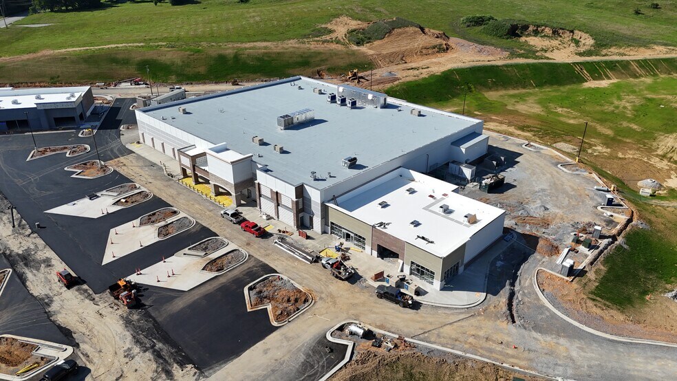 More Photos Of 2300 Ring Rd, Elizabethtown Storefront For Lease