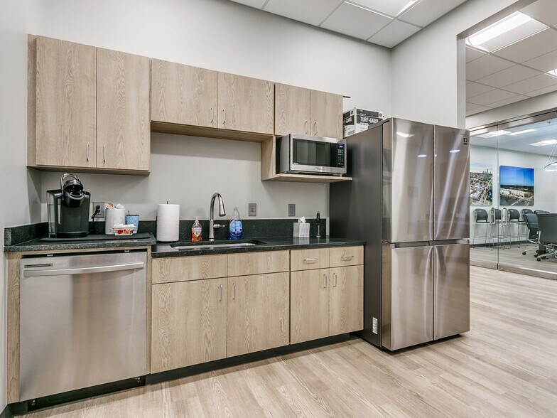 More Photos Of 8890 S Sunnylane Rd, Oklahoma City Flex For Sale