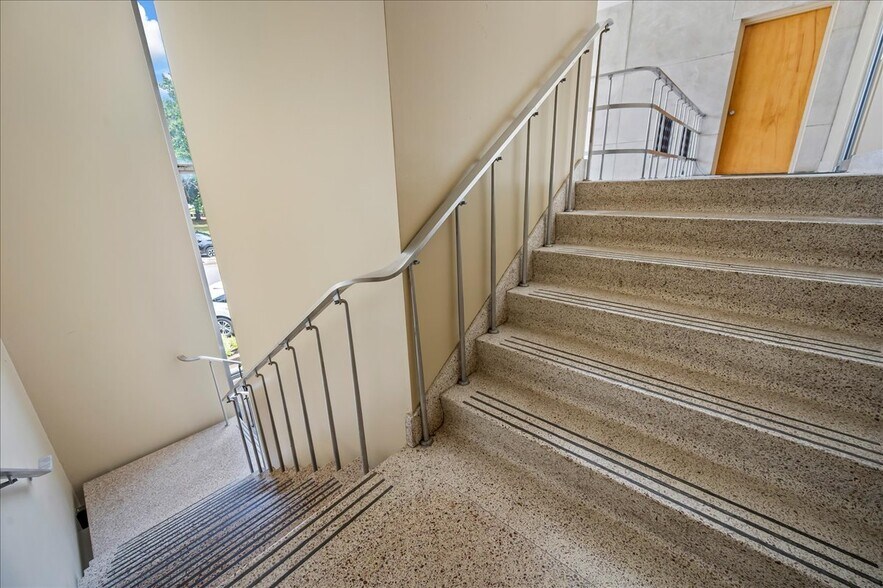 More Photos Of 111 W Commerce St, Lewisburg Bank For Sale