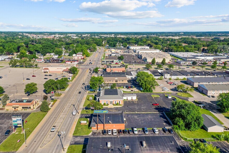 More Photos Of 1518 W Mason St, Green Bay Freestanding For Lease