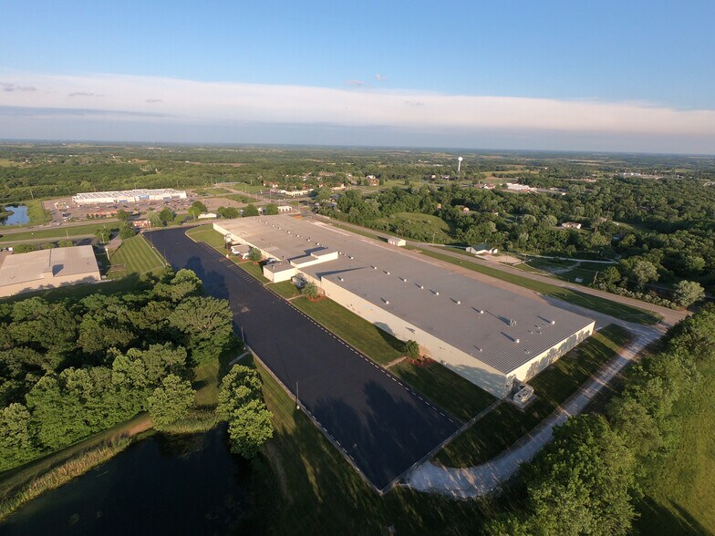 More Photos Of 2501 Boonslick Dr, Boonville Distribution For Lease