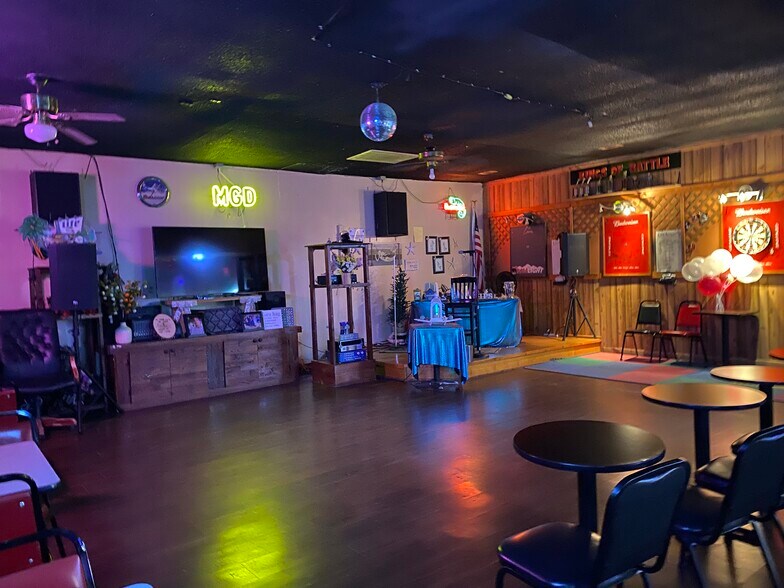 More Photos Of 2805 Fort Argyle Rd, Bloomingdale Bar For Sale