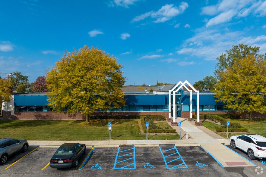 More Photos Of 37300 Dequindre Rd, Sterling Heights Medical For Lease