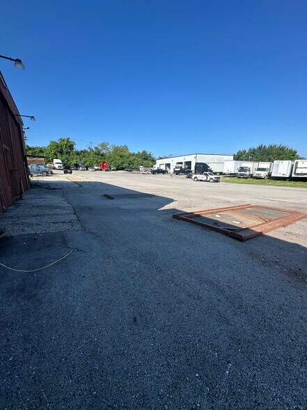 More Photos Of 3040 Manchester Trfy, Kansas City Warehouse For Sale