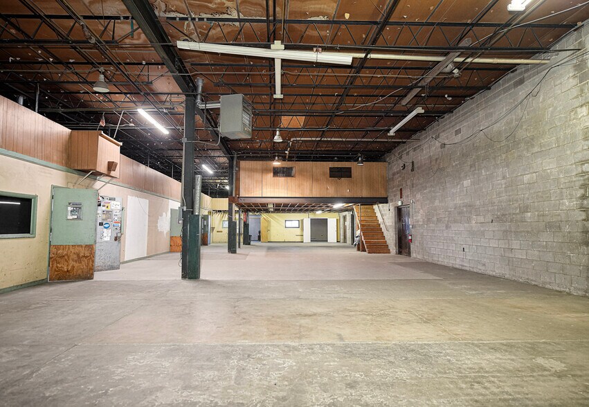 More Photos Of 6412-6418 Frankford Ave, Baltimore Warehouse For Lease