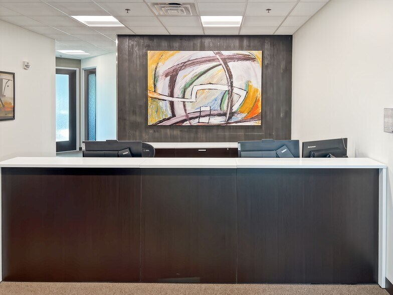 More Photos Of 4620 E 53rd St, Davenport Coworking Space