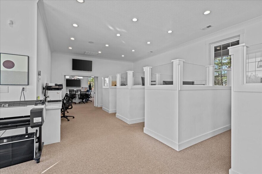 More Photos Of 100 Inman Rd, Lyman Office For Sale