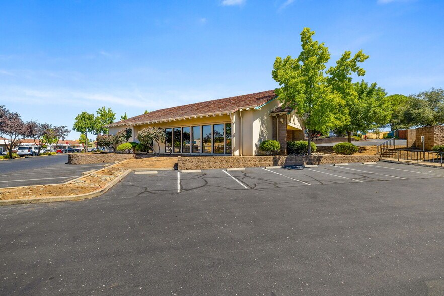 More Photos Of 3970 Missouri Flat Rd, Placerville Bank For Lease