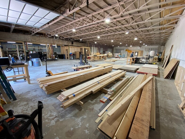 More Photos Of 142 N Evie St, Bartlett Showroom For Lease