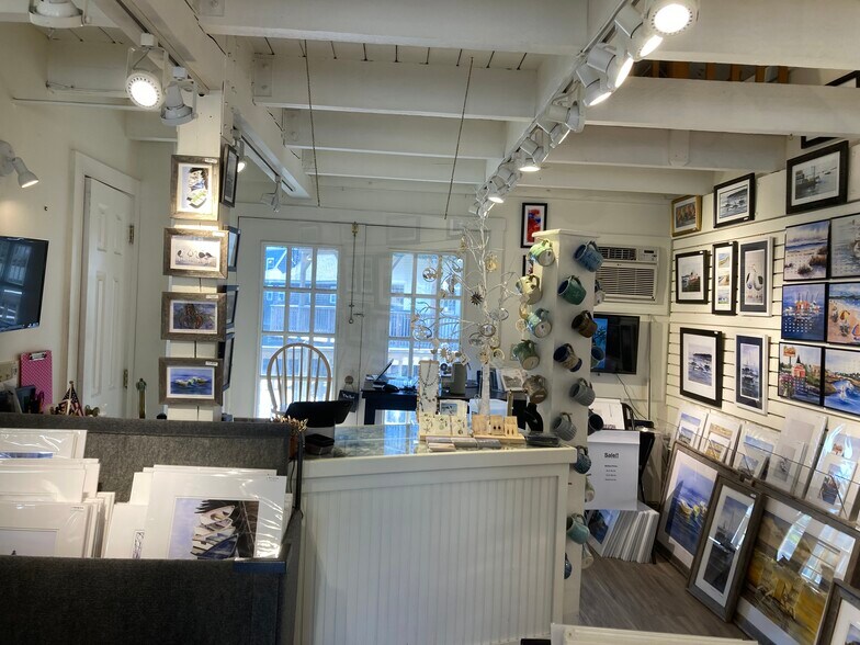 More Photos Of 11 Ocean Ave, Kennebunkport Storefront For Sale