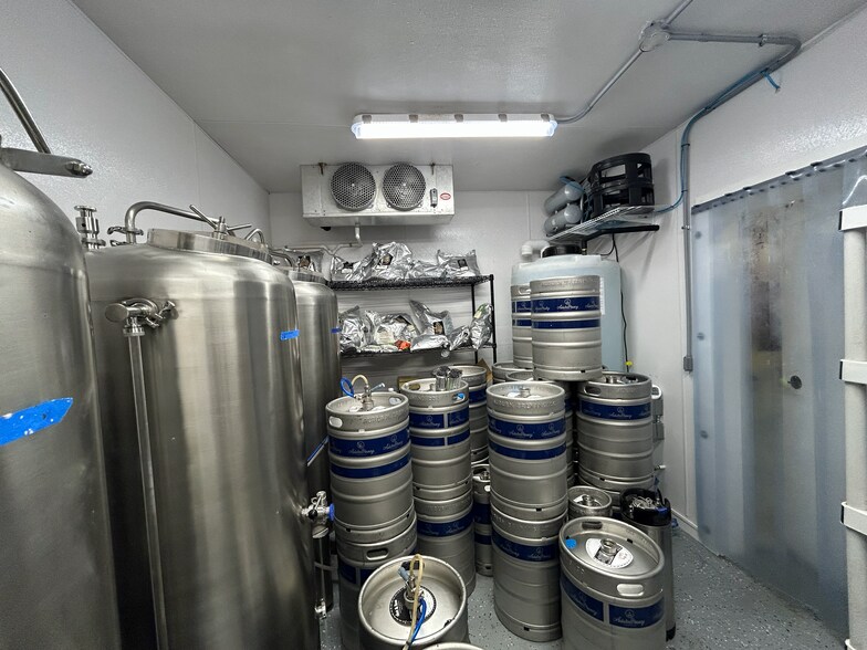 More Photos Of 309 N Main St, Auburn General Retail For Sale