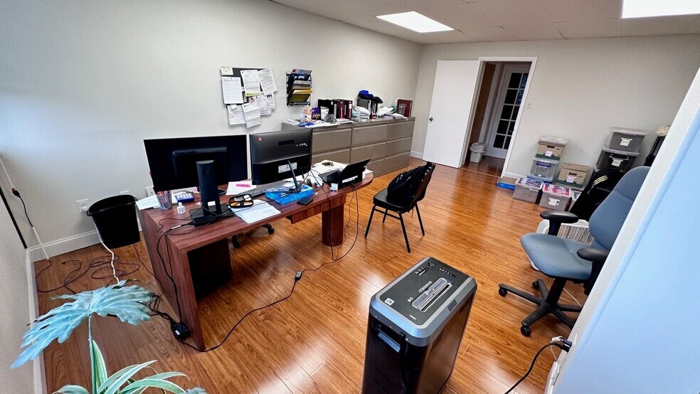 More Photos Of 1300 Industrial Blvd, Southampton Light Distribution For Sale