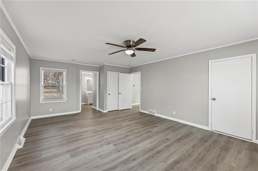 More Photos Of 13120 4th St, Grandview Industrial For Sale