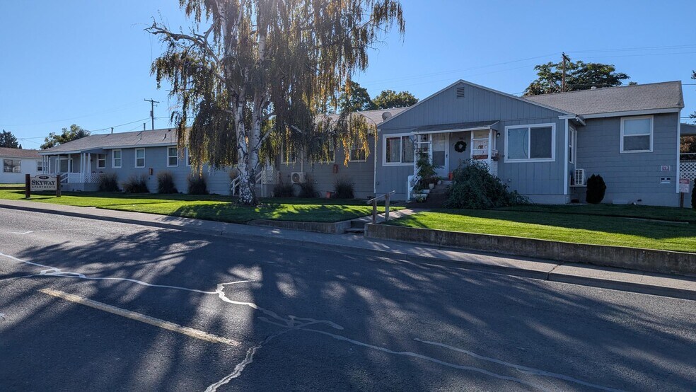 More Photos Of 204 SE 12th St, College Place Apartments For Sale