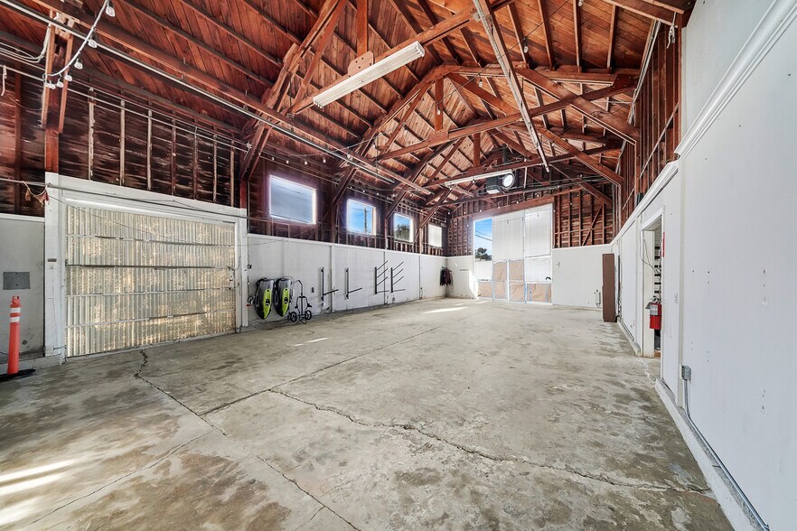 More Photos Of 2900 Lafayette Rd, Newport Beach Restaurant For Lease