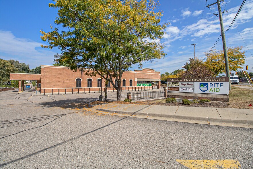 More Photos Of 3000 Orchard Lake Rd, Keego Harbor Drugstore For Lease