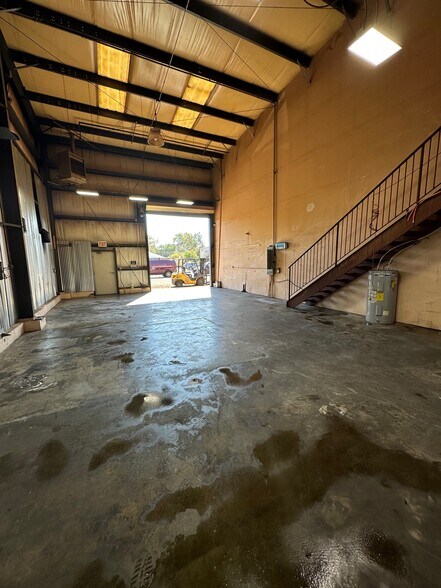 More Photos Of 147 Wayne St, Staten Island Warehouse For Lease