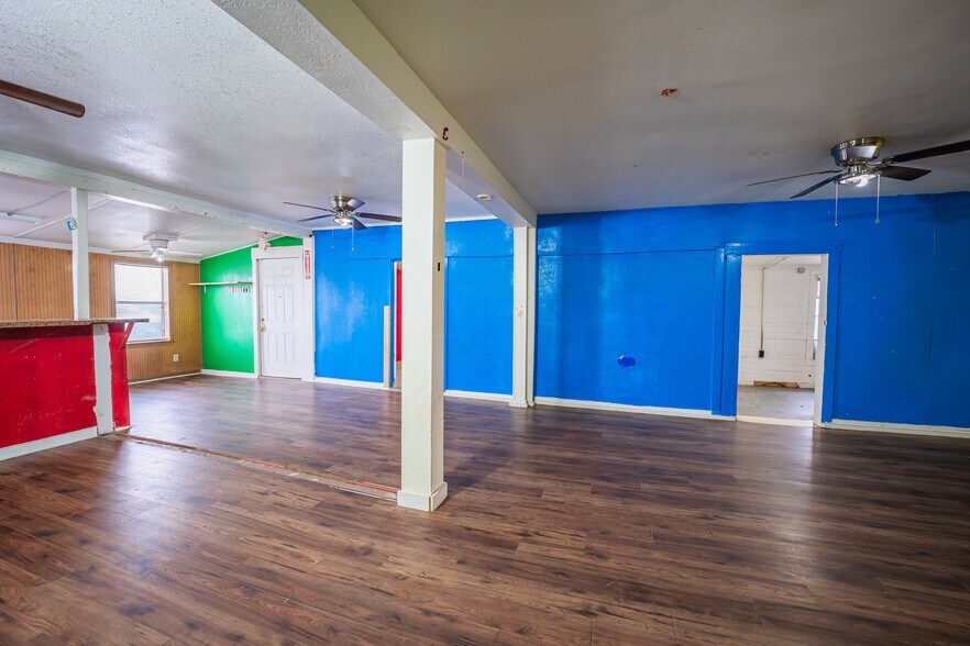 More Photos Of 7050 US Highway 87, San Antonio Freestanding For Sale