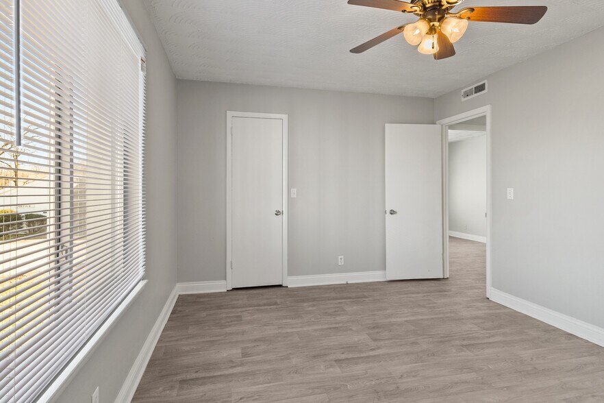 More Photos Of 1001 W 9th St, Russellville Apartments For Sale