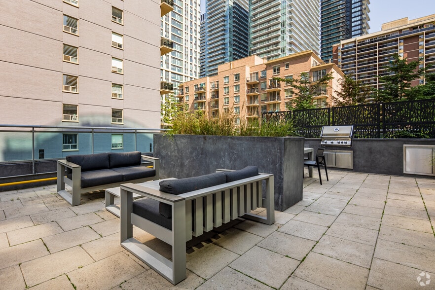 More Photos Of 150 Roehampton Ave, Toronto Apartments For Sale