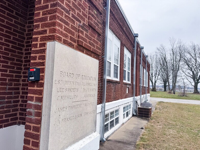 More Photos Of 800 E Emma Ave, Springdale Office For Sale