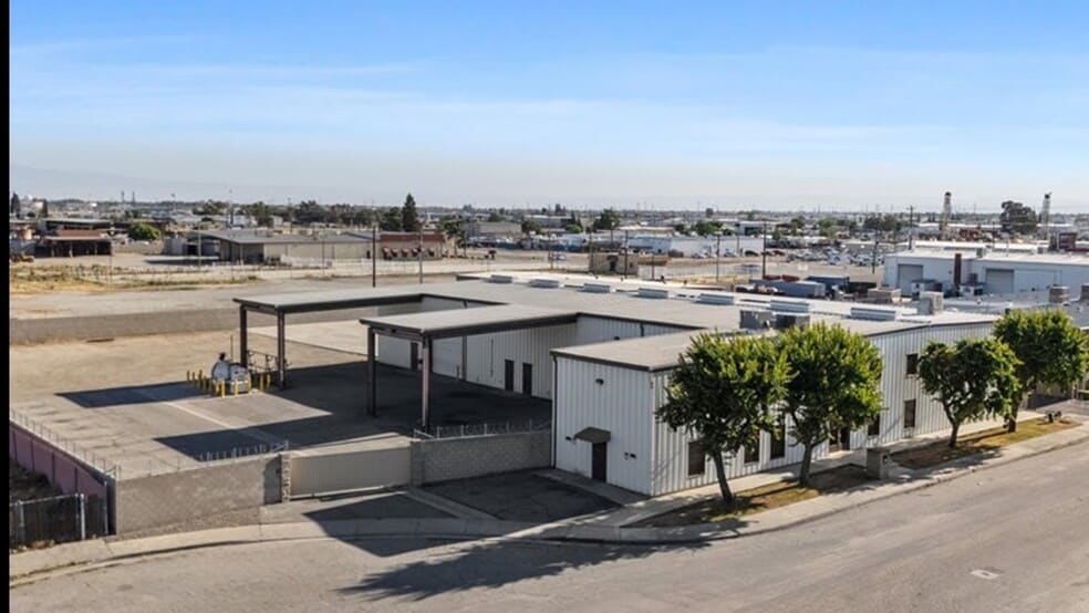 More Photos Of 6309 Seven Seas Ave, Bakersfield Warehouse For Lease