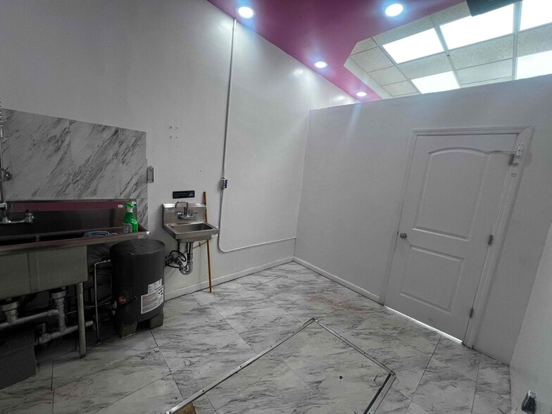 More Photos Of 4216 Greenpoint Ave, Sunnyside General Retail For Lease