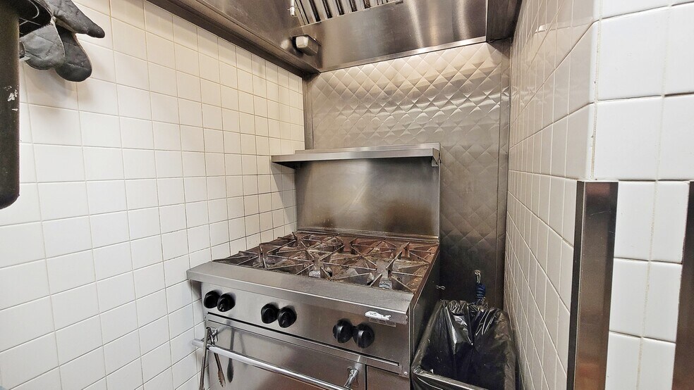 More Photos Of 5050 Langston Blvd, Arlington Restaurant For Sale