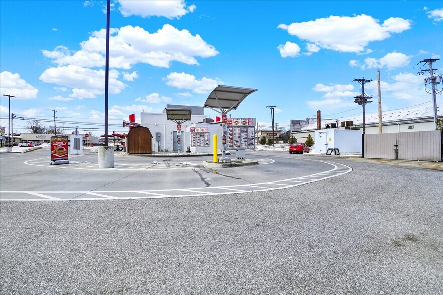 More Photos Of 4315 N George Street Ext, Manchester Self Storage For Lease