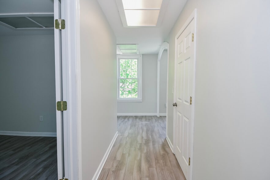 More Photos Of 93-97 Broad St, Middletown Office For Sale