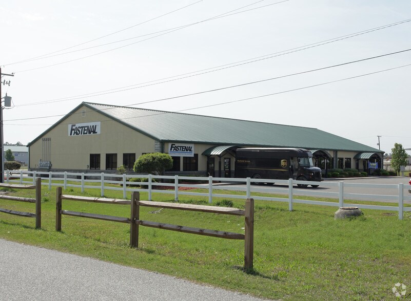 More Photos Of 7178 Cross County Rd, Charleston Showroom For Lease