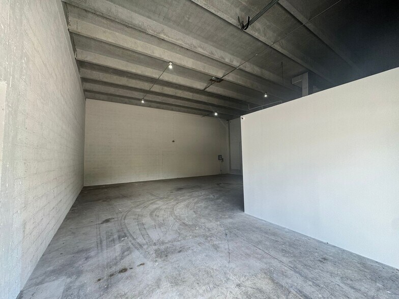 More Photos Of 10855 NW 29th St, Doral Light Manufacturing For Lease