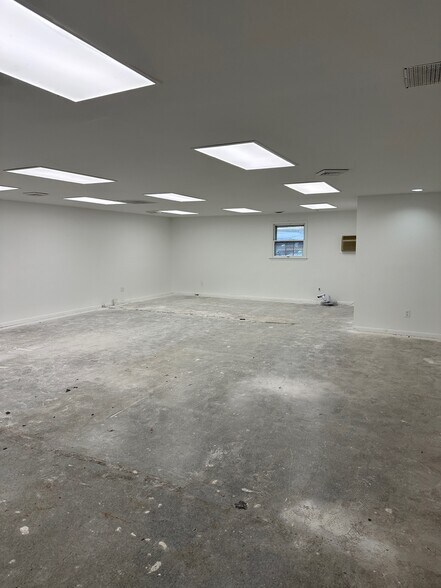 More Photos Of 110 Trenton Ave, Barrington Medical For Lease
