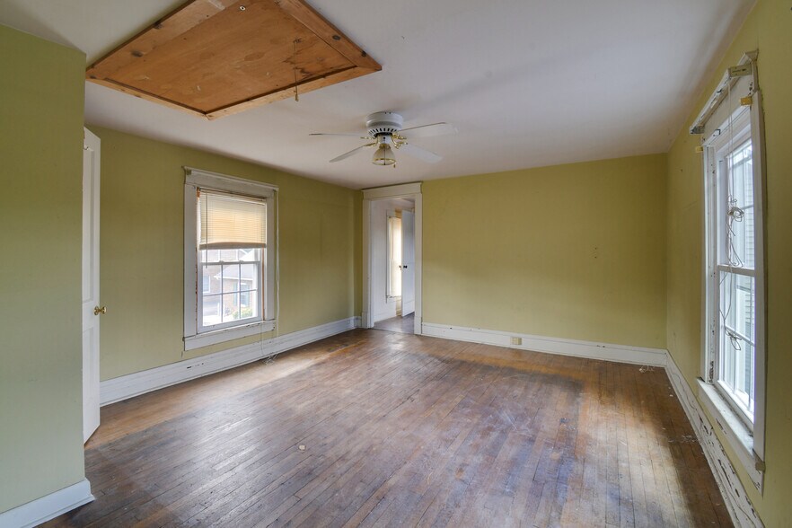 More Photos Of 35 Tinkling Spring Rd, Fishersville Showroom For Sale