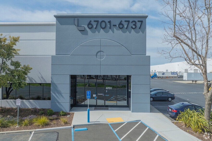 More Photos Of 6701-6737 Mowry Ave, Newark Warehouse For Lease