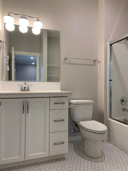 More Photos Of 7122 N Greenwich Ave, Portland Apartments For Sale