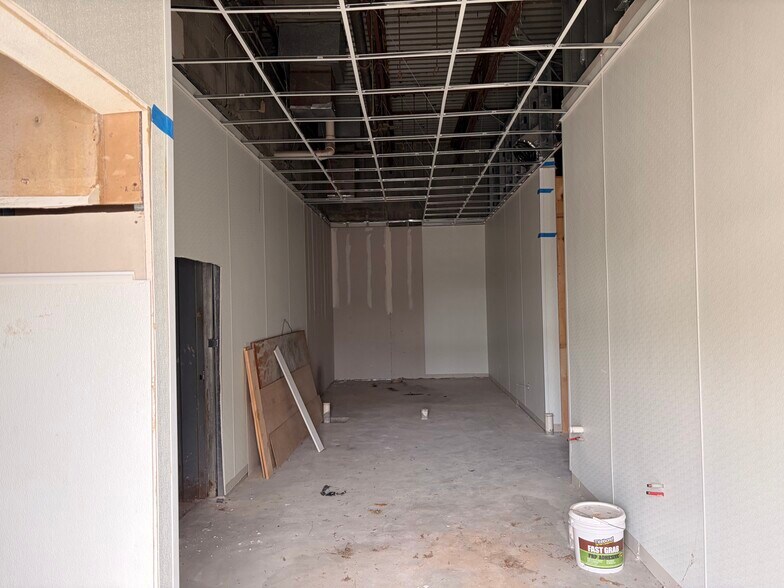 More Photos Of 7820 Holcomb Bridge Rd, Peachtree Corners General Retail For Sale