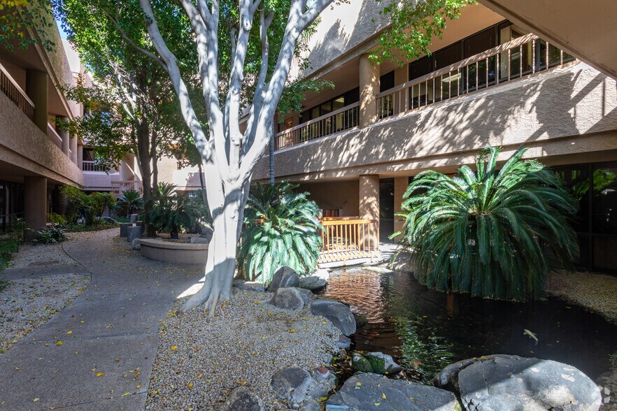 More Photos Of 7330 N 16th St, Phoenix Office For Sale