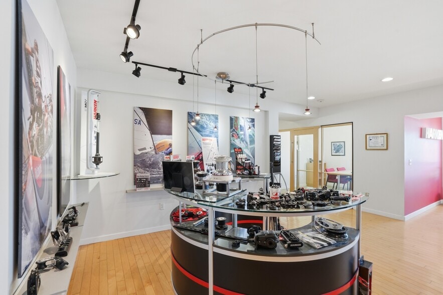 More Photos Of 19 John Clarke Rd, Middletown Office For Sale