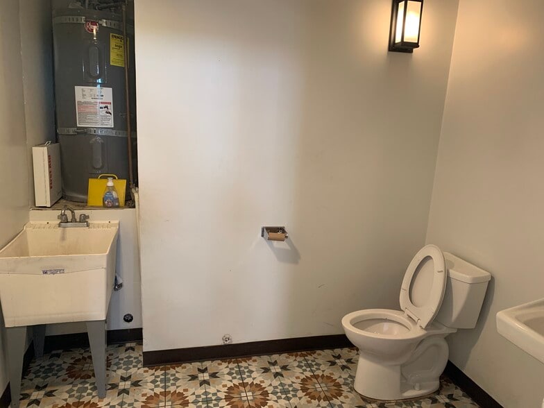 More Photos Of 3248 22nd St, San Francisco Storefront Retail Residential For Lease