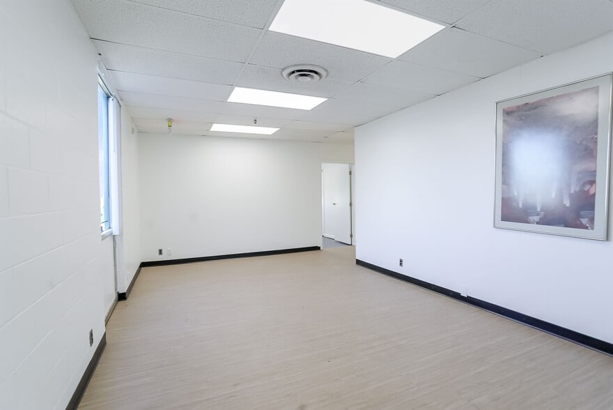 More Photos Of 2334 Production Dr, Indianapolis Warehouse For Lease