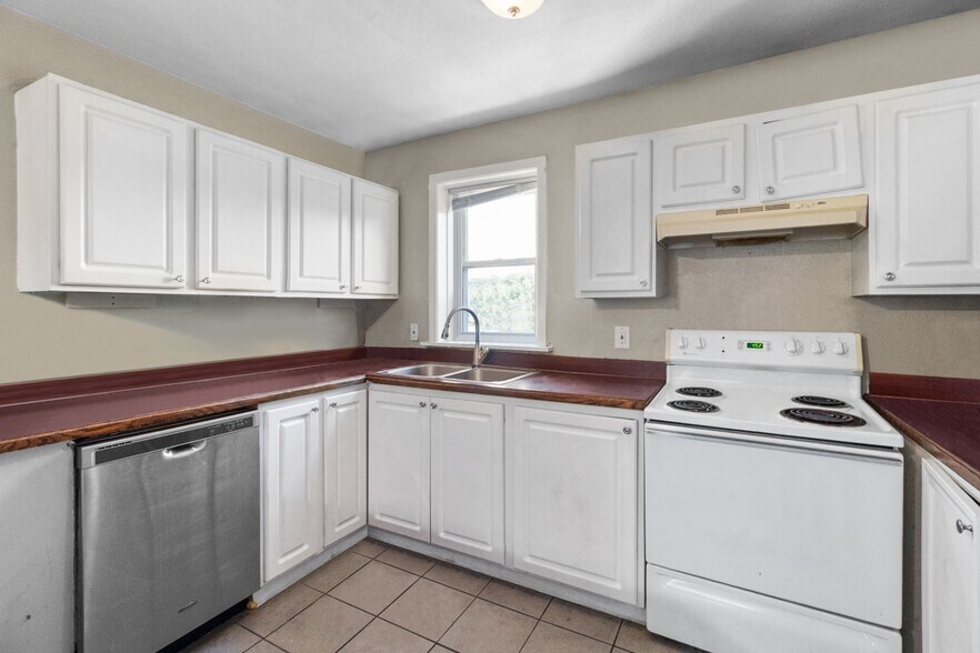 More Photos Of 1119-1123 Merriam Ln, Kansas City Office For Sale