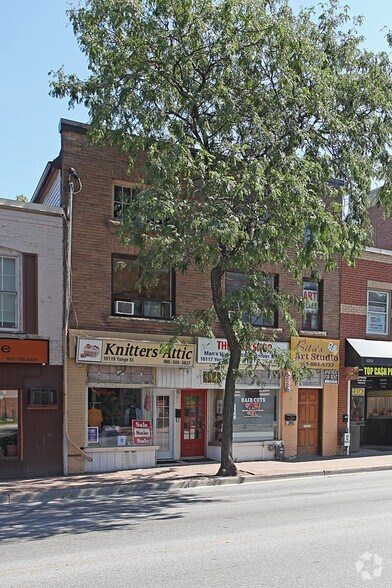 More Photos Of 10117-10119 Yonge St, Richmond Hill Storefront Retail Office For Sale